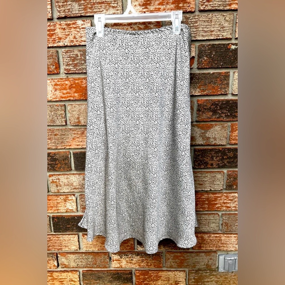 NEVER WORN -Satin Leopard print skirt